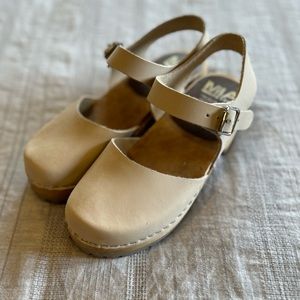 NWOT Mia abba creamy soft leather clog
